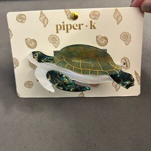 Piper K Turtle Hair Claw Clip — NWT!
